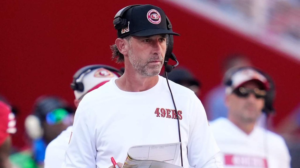 Kyle Shanahan coaching with the San Francisco 49ers