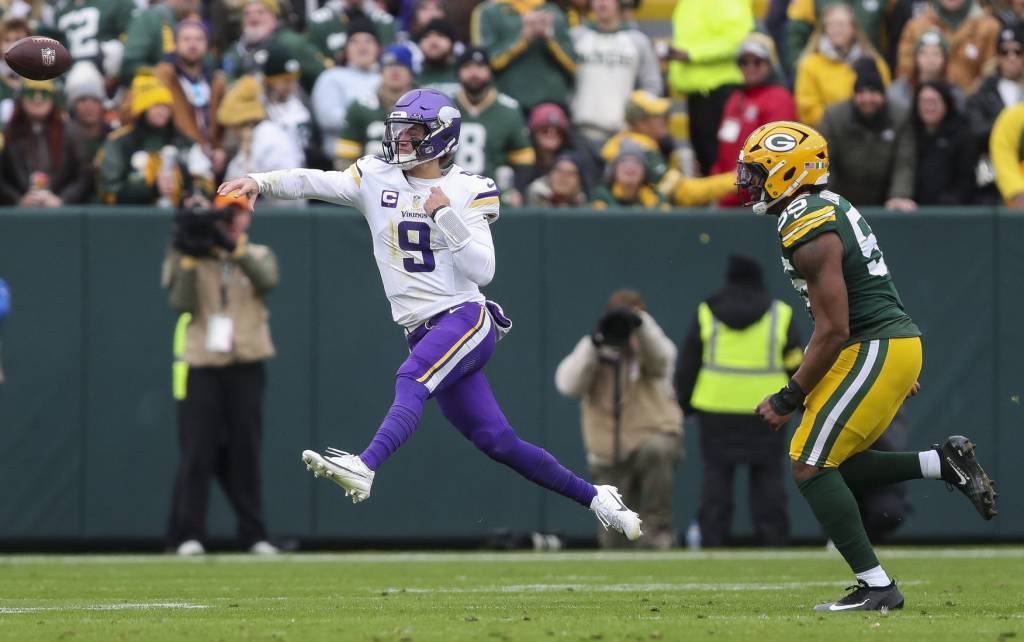 J.J. McCarthy throwing the football for the Minnesota Vikings against the Green Bay Packers